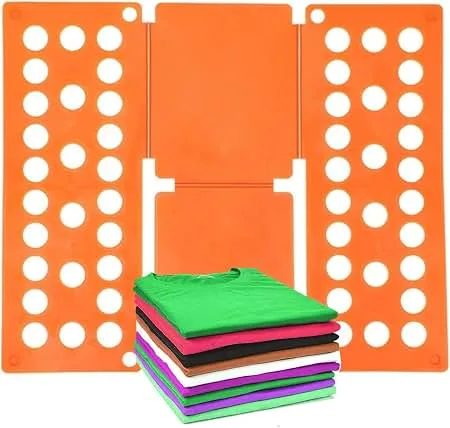 Gewassen oranje voetbalshirt hangend te drogen aan de lucht — toont onderhoud na bedrukking